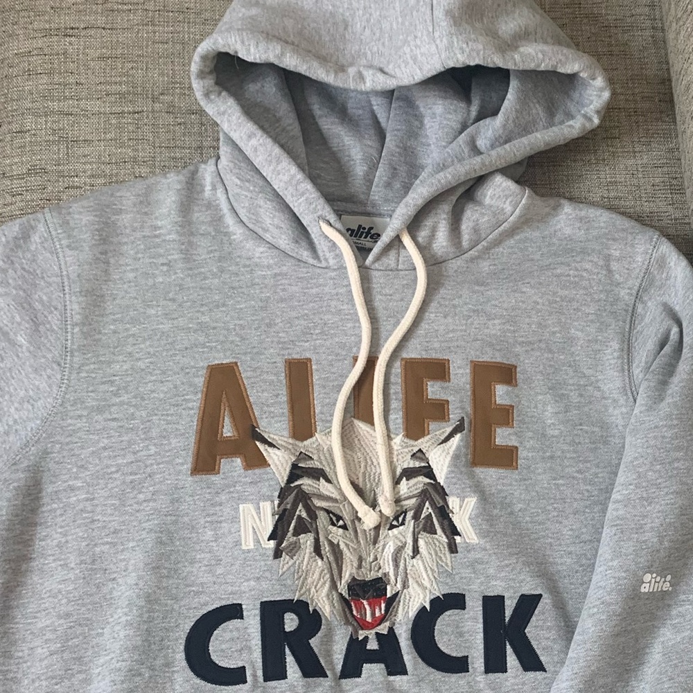 Men’s NWT ALIFE Crack Wolfpack Embroidered Graphic Hoodie in Gray, Size Small